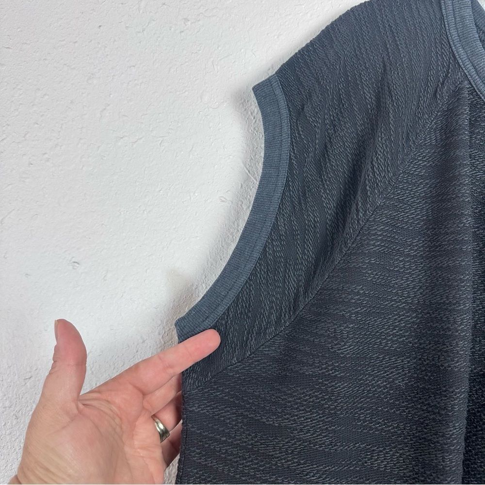 ⭐️Universal Thread Muscle Tee - Picture 2 of 7